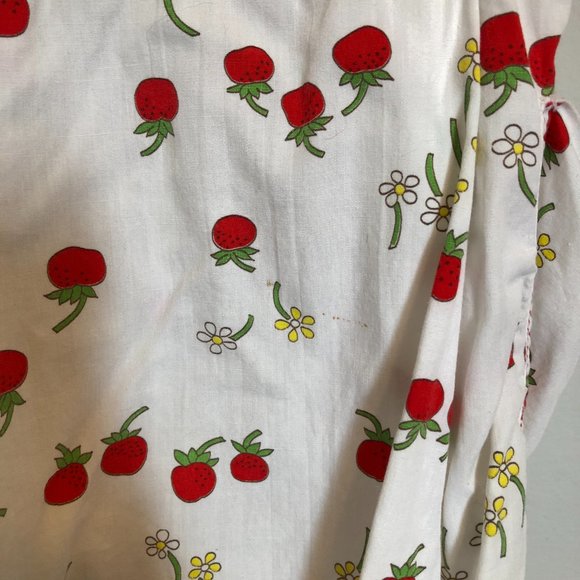 Vintage Cottagecore Strawberry Print Blouse 🍓 - Picture 7 of 7